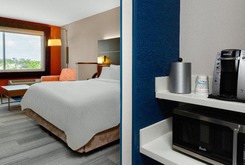 Holiday Inn Express & Suites Sanford photo 1