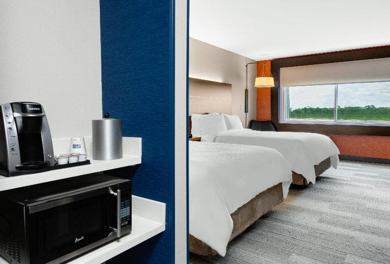 Holiday Inn Express & Suites Sanford 5