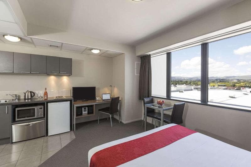 Quality Suites Central Square 3