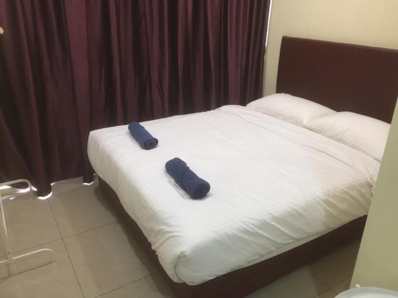 Oyo 90090 Roselyn Inn 2 4