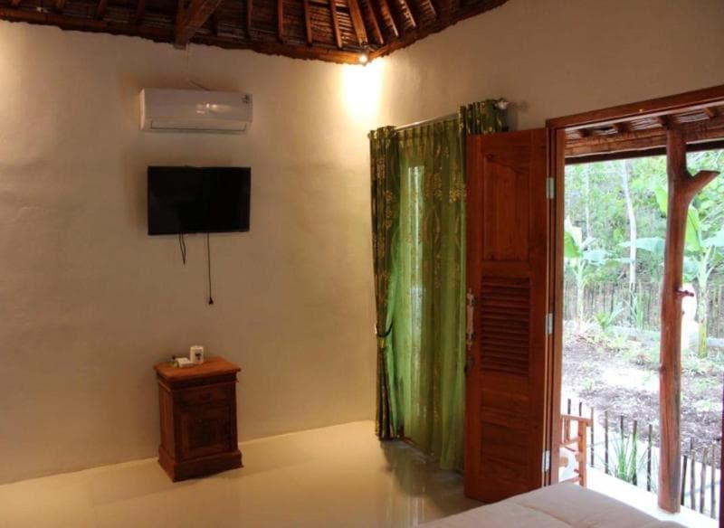 Kubu Reot Taman Asri By Zuzu