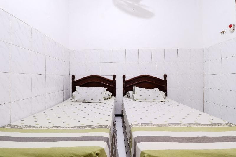 OYO 90603 Hotel Gajah Mada Ampel 4