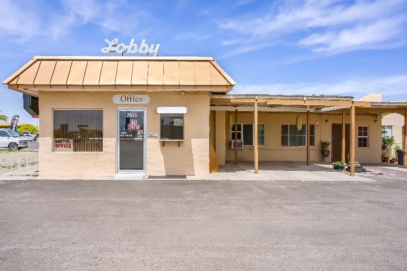 Arizona Inn & Suites By Oyo Rooms 3