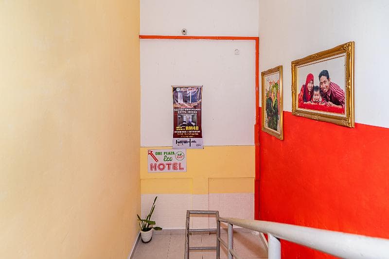 Spot On 90042 One Plaza Eco Hotel 5