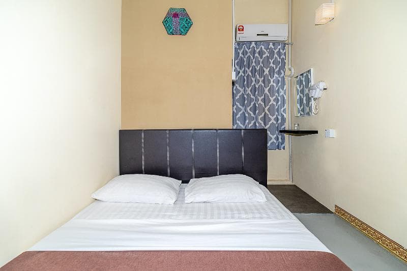 Spot On 90042 One Plaza Eco Hotel 4