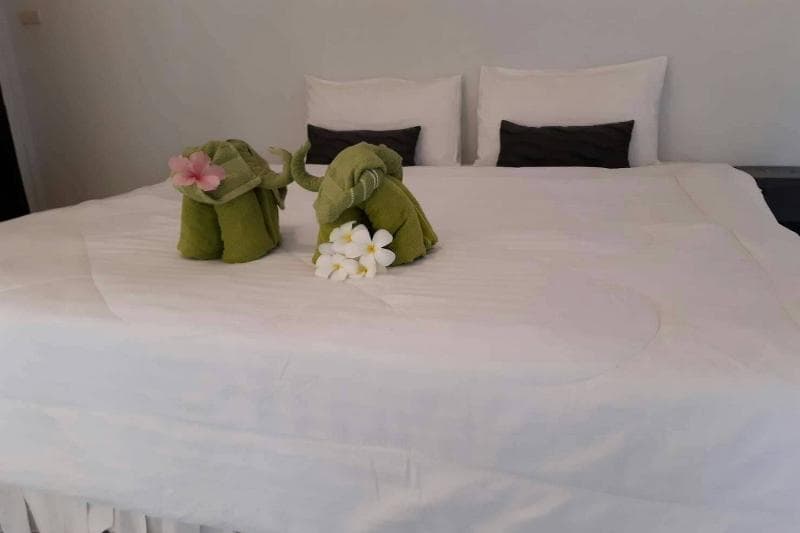 Oyo 75333 Lanta Beach Lodge main