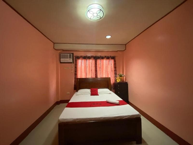Reddoorz Plus @ Lhexlyn Resort San Narciso