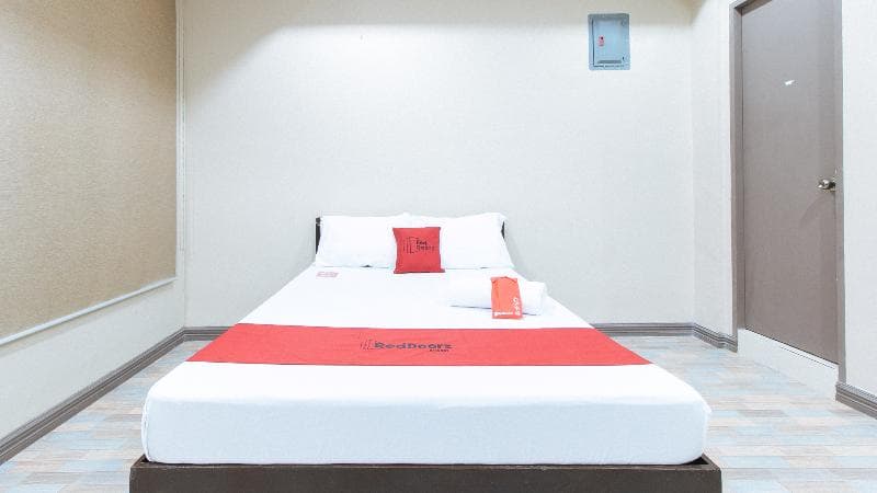 Reddoorz Plus At Canley Residential (Adults Only) main
