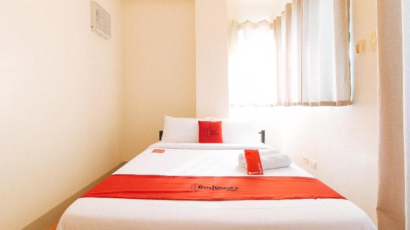 Reddoorz Plus @ Alpina Heights Paranaque 3