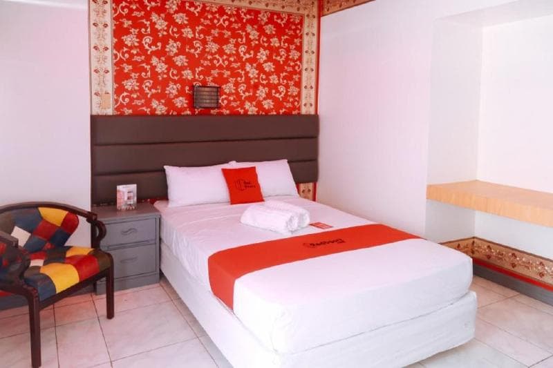 Reddoorz Plus @ Castle Chateau Iloilo 2