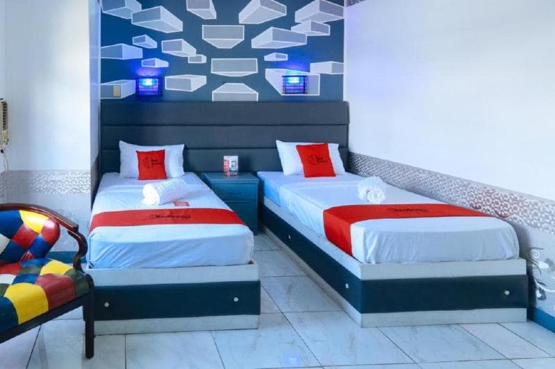 Reddoorz Plus @ Castle Chateau Iloilo 3