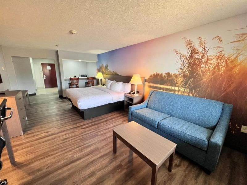 Clarion Pointe on the lake Clarksville-South Hill West main