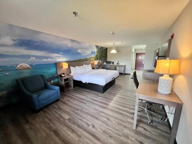 Clarion Pointe on the lake Clarksville-South Hill West 4
