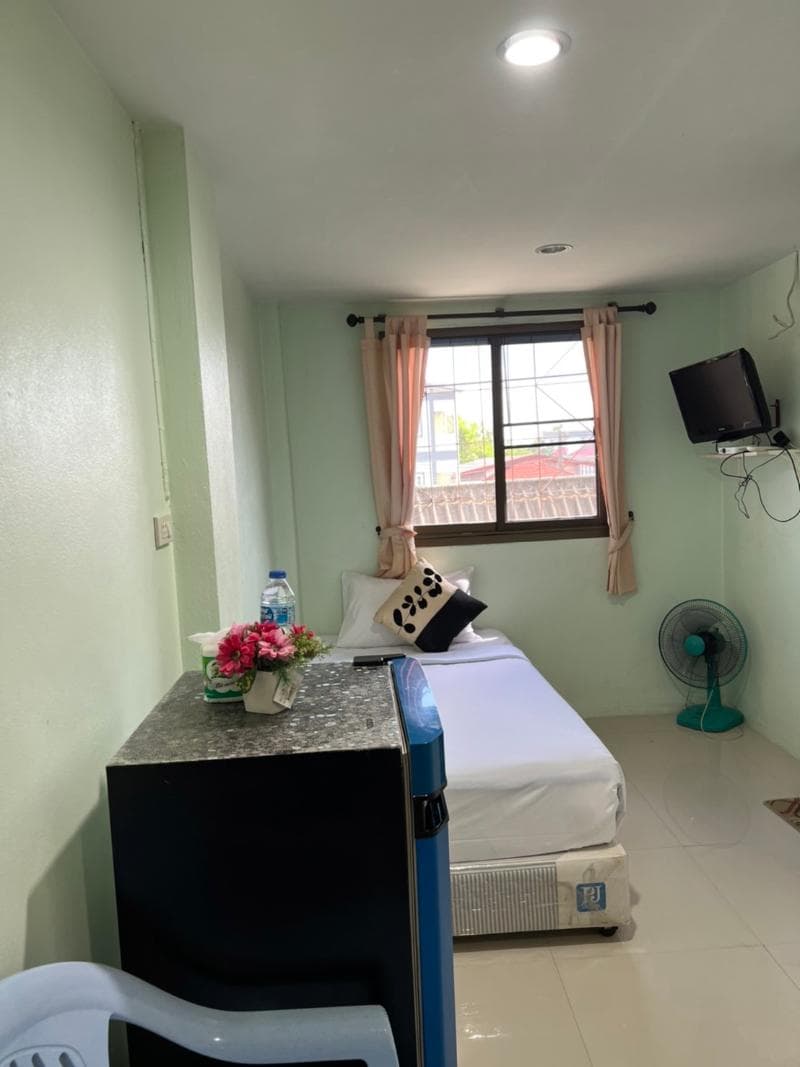 Oyo 75377 Check In House main