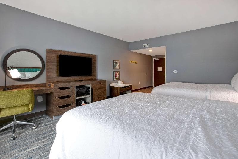Hampton Inn & Suites Deptford 4