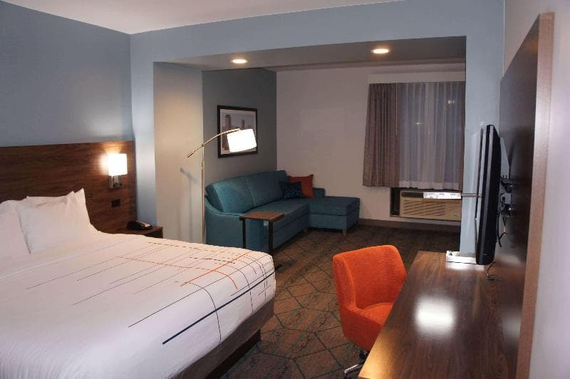 La Quinta Inn & Suites by Wyndham Littleton/Red Rocks 2