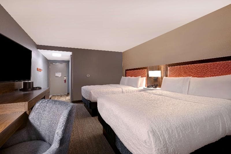 Hampton Inn Crown Point 4