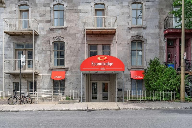 Econo Lodge 3