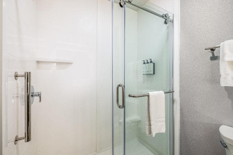 Crowne Plaza Kearney 4