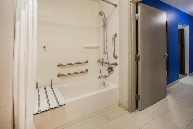 Holiday Inn Express & Suites Houston - N Downtown 5