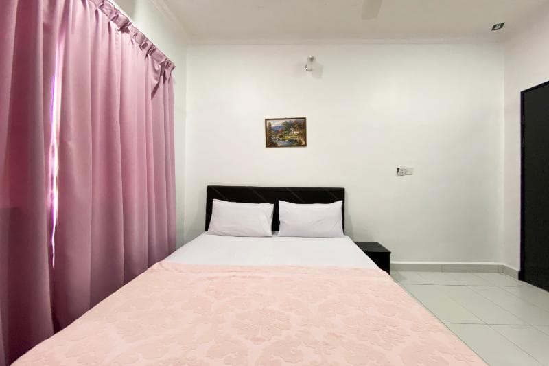 Oyo 90230 Dh Residence 3