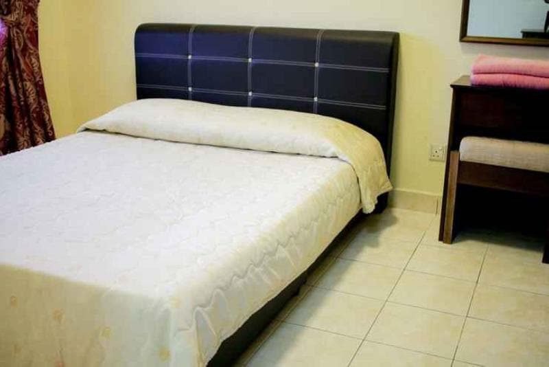 Oyo 90301Suria Serv.Aptos@Bukit Merak Laketown Res