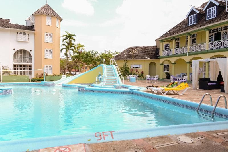 Sandcastles Deluxe Beach Resort 2