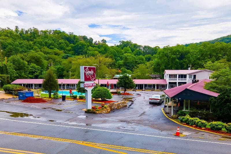 Lloyd's On The River Country Inn By OYO photo 1