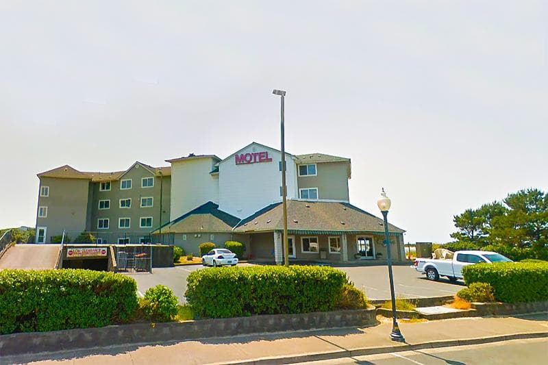 Siletz Bay Beachfront Hotel by OYO Lincoln City 2
