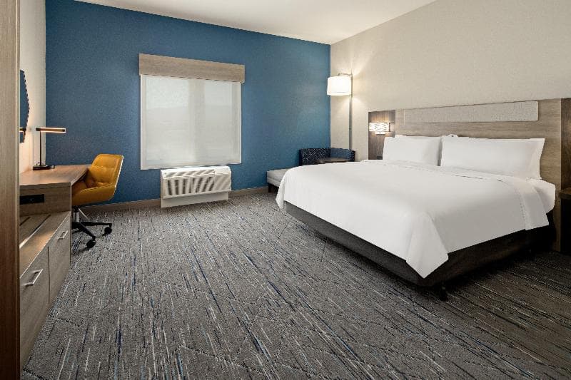 Holiday Inn Express & Sts Palm Desert - Millennium 5