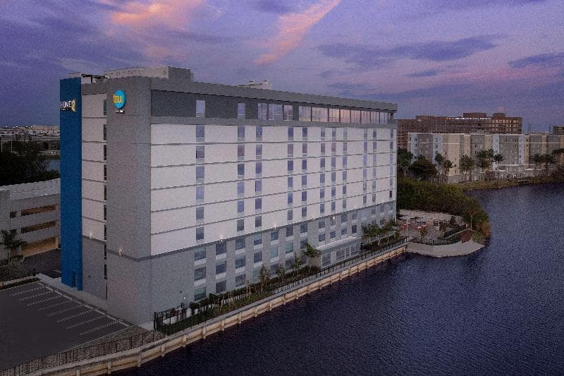 Tru By Hilton Miami Airport South Blue Lagoon 2