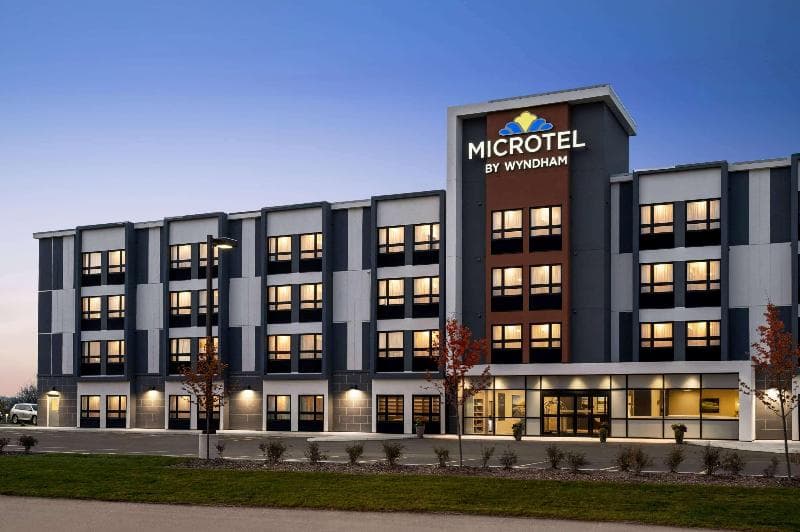 Microtel Inn & Suites by Wyndham Aurora 2