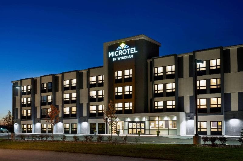 Microtel Inn & Suites by Wyndham Aurora 3