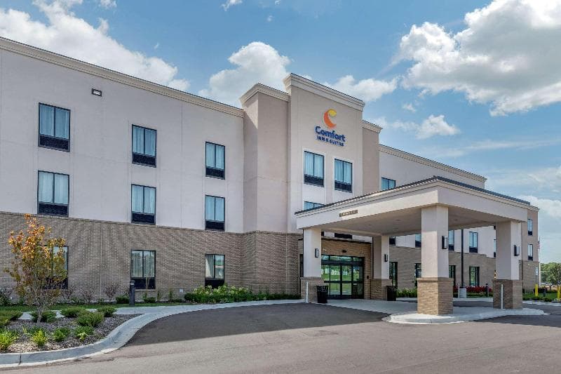 Comfort Inn & Suites 4