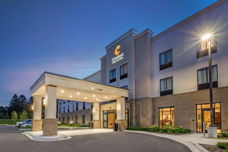 Comfort Inn & Suites 5