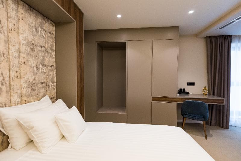 Stein Collection Hotel 3