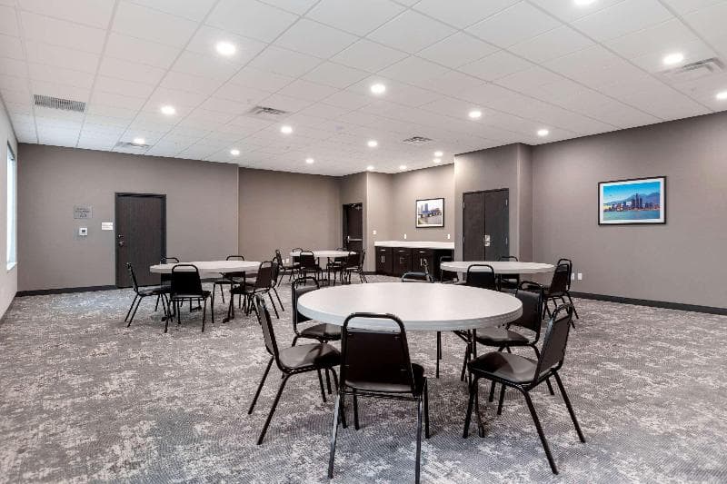 Comfort Inn & Suites 1
