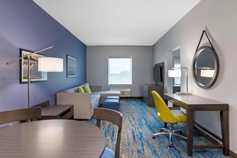 Comfort Inn & Suites 5