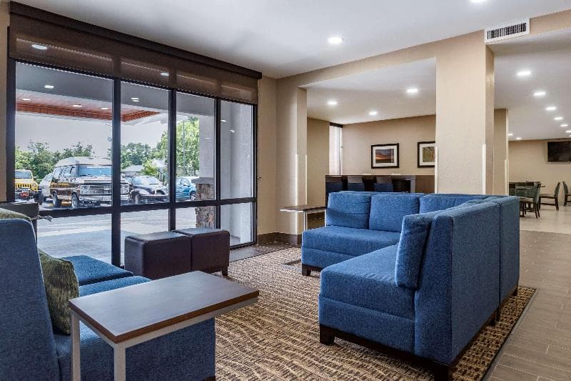Quality Inn & Suites Spring Lake 4