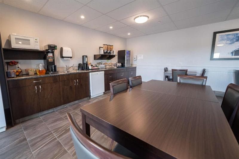 Surestay Plus Hotel By Best Western Hardisty 5