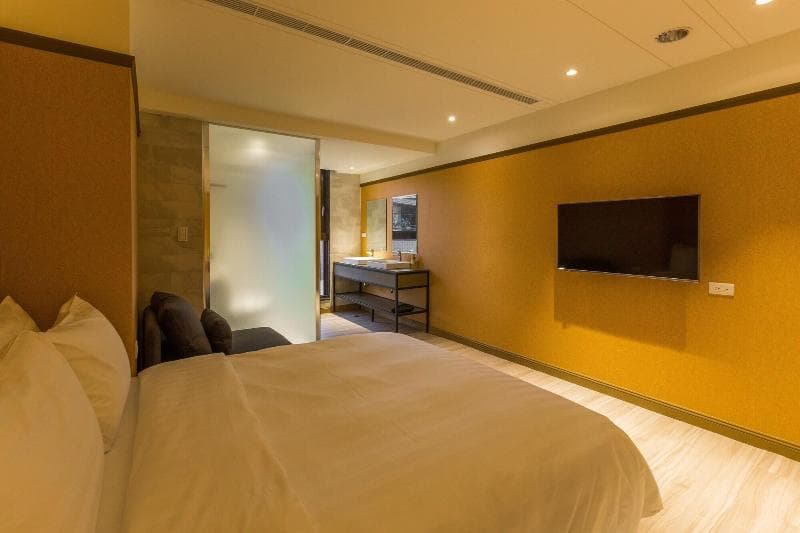 Queen Hotel 4