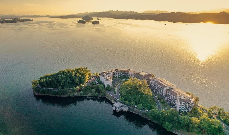 Voco Thousand Island Lake photo 1