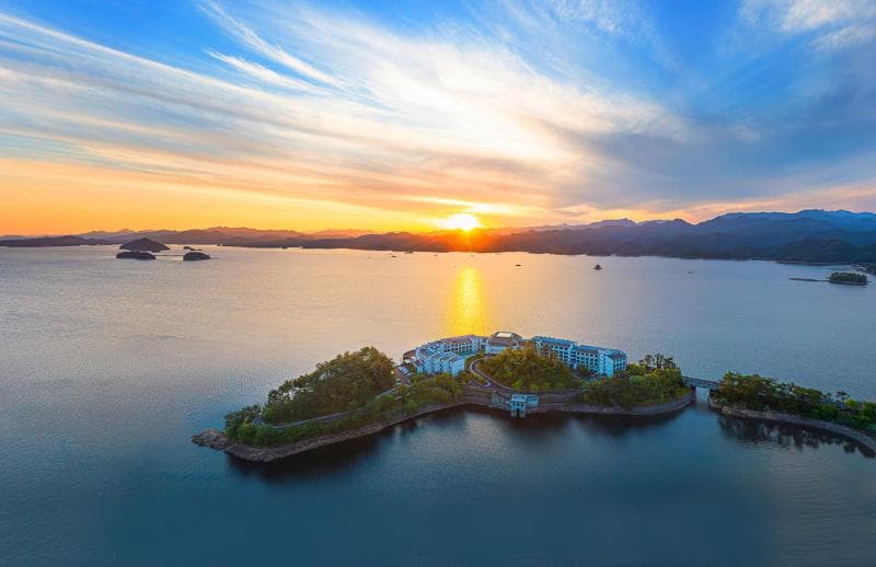Voco Thousand Island Lake 2