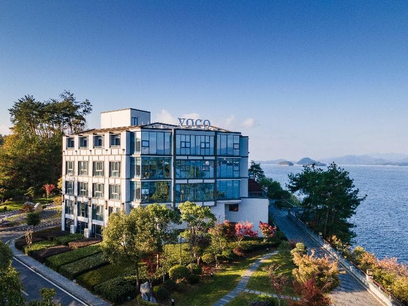 Voco Thousand Island Lake 4