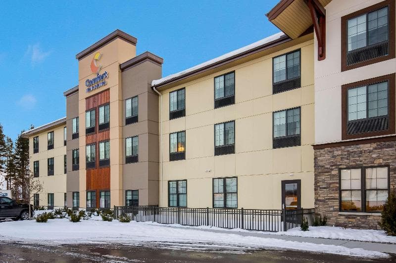Comfort Inn & Suites 3