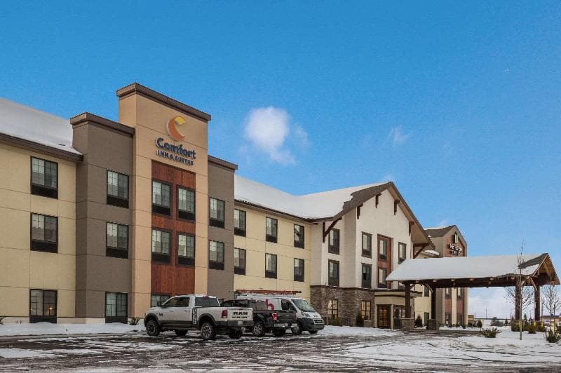 Comfort Inn & Suites 4