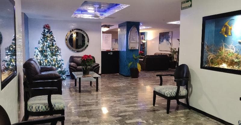 Paradise Beachfront & Nightlife Heart 4