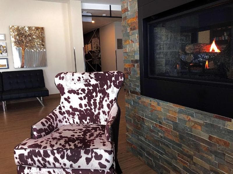 Villa Inn & Suites, SureStay Collection by Best Western 4