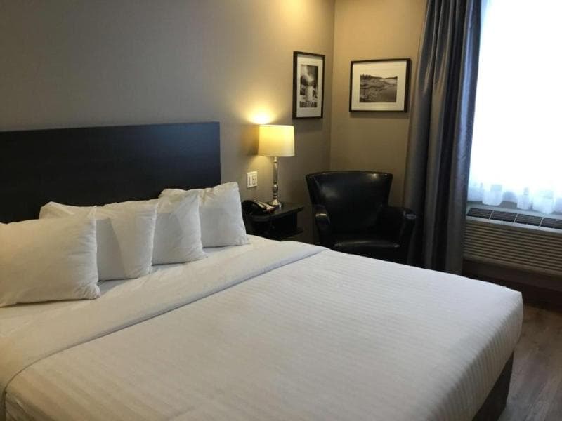 Villa Inn & Suites, SureStay Collection by Best Western 3