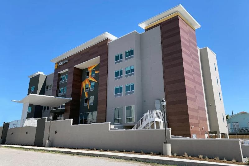 La Quinta Inn & Suites By Wyndham Galveston Island North 2